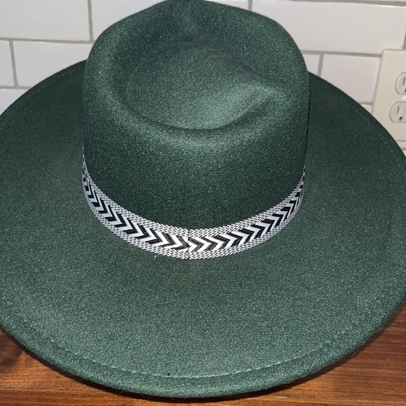 New hat. Western. With 2 removable bands! Change out the look. - Picture 6 of 7